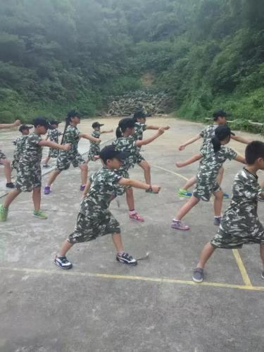 孩子到了7-8岁又是一鈡教育方法