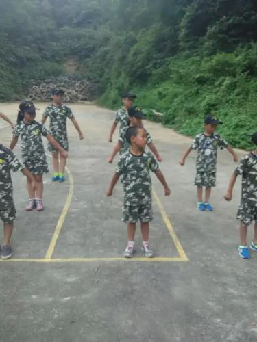 九岁小孩子心理特点跟教育事项