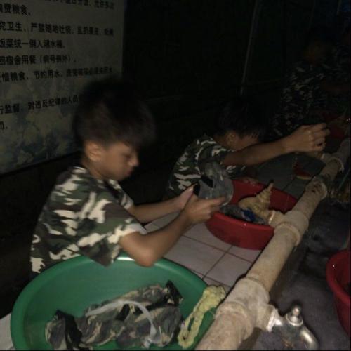 广州黄埔军事冬令营献给小学生交通安全常识