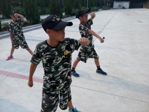 现代青少年心理个性化及焦虑化