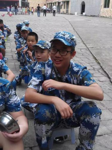 老师打学生侵犯了学生什么权利?