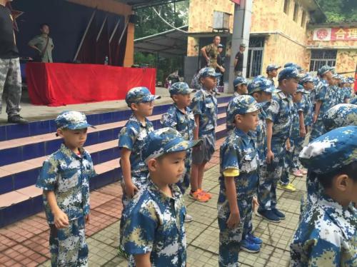 教你如果正确选择青少年军事冬令营