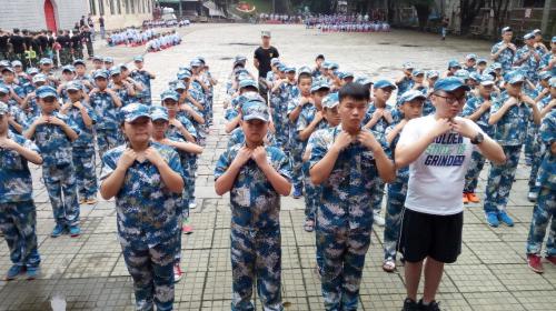 军事夏令营让孩子抛弃了什么?